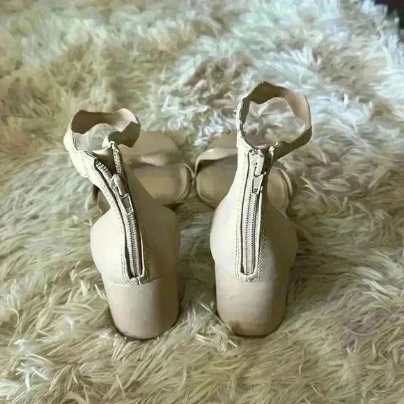 NWOB Inc sandals - Picture 2 of 5